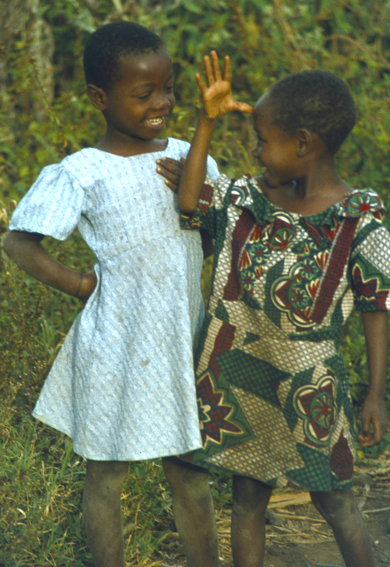 Piger ved Kilimanjaro